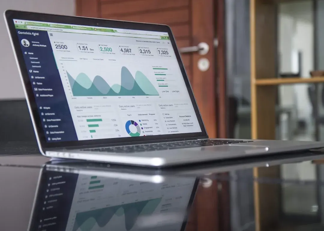 Apa yang dimaksud dengan data analytics?